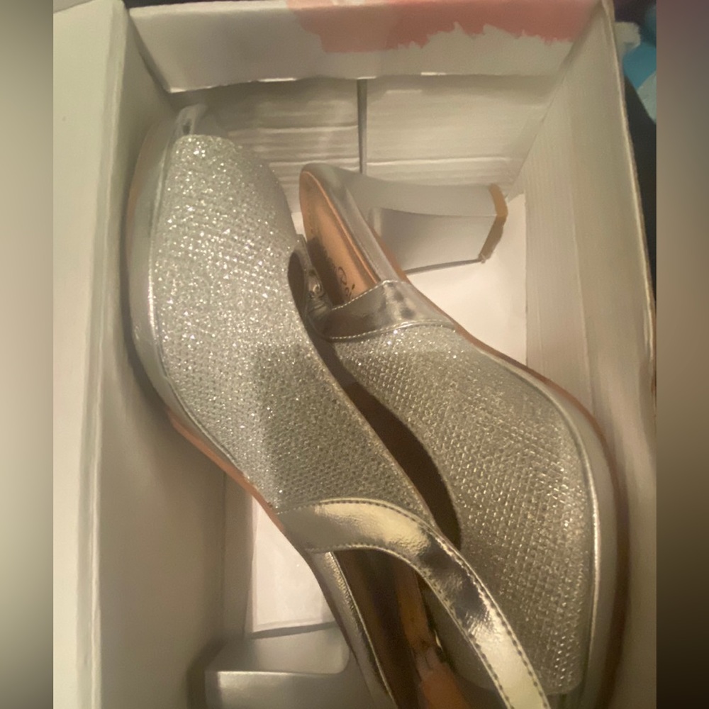 Silver Heels-Dream Pairs Size 8 Women’s